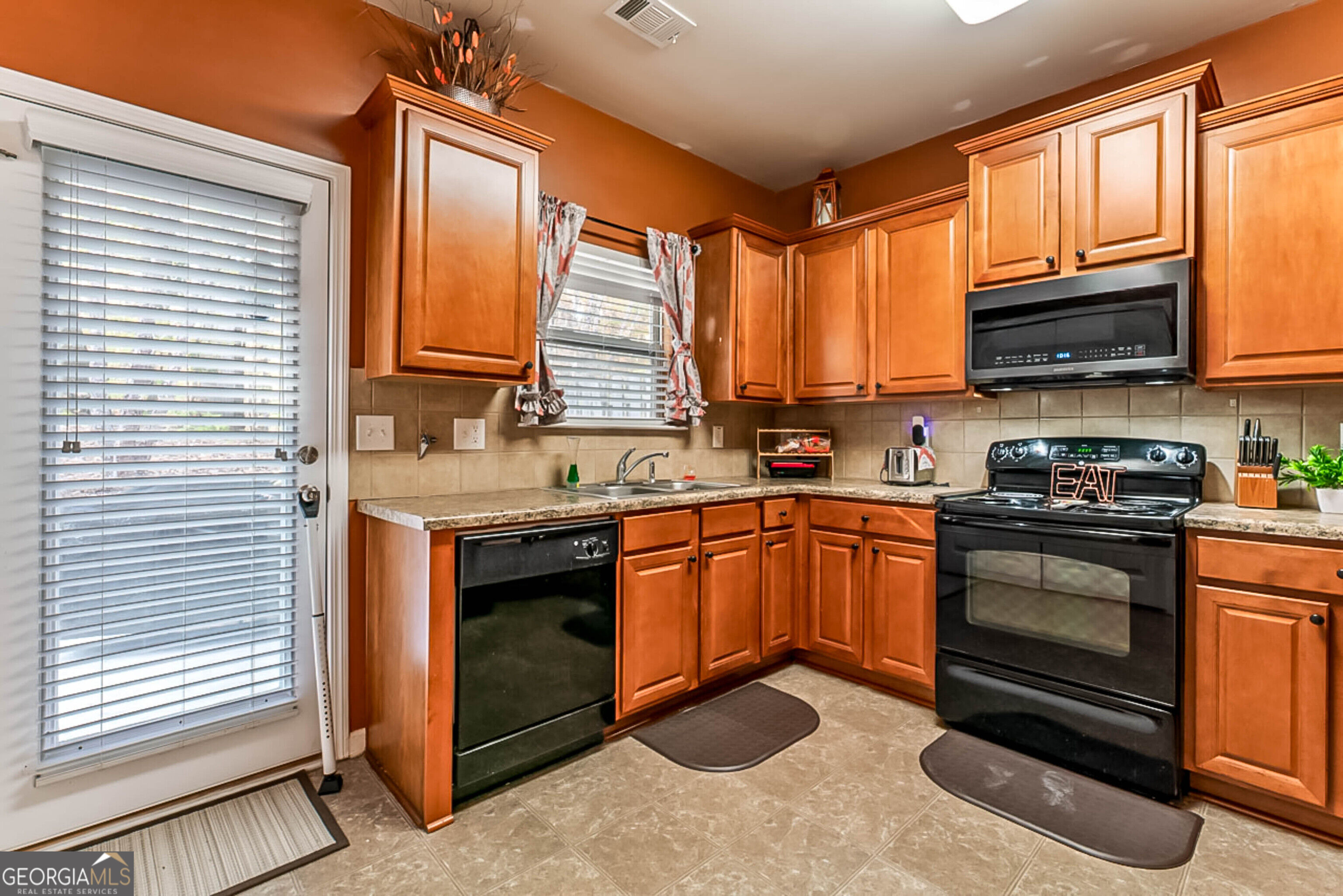 2904 Ridgeview Drive, Atlanta, GA 30331 — photo 3