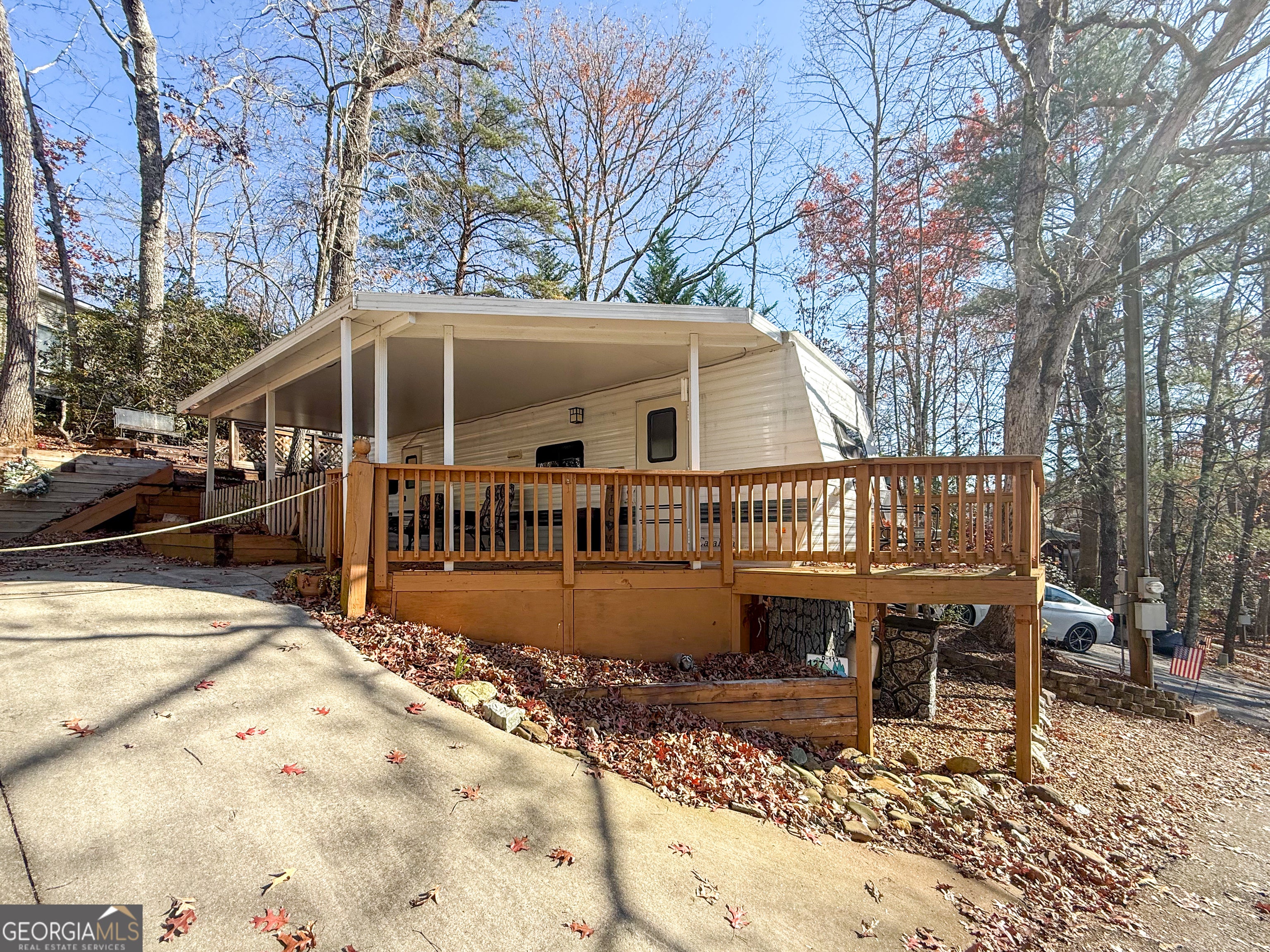 127 Rocky Ln — photo