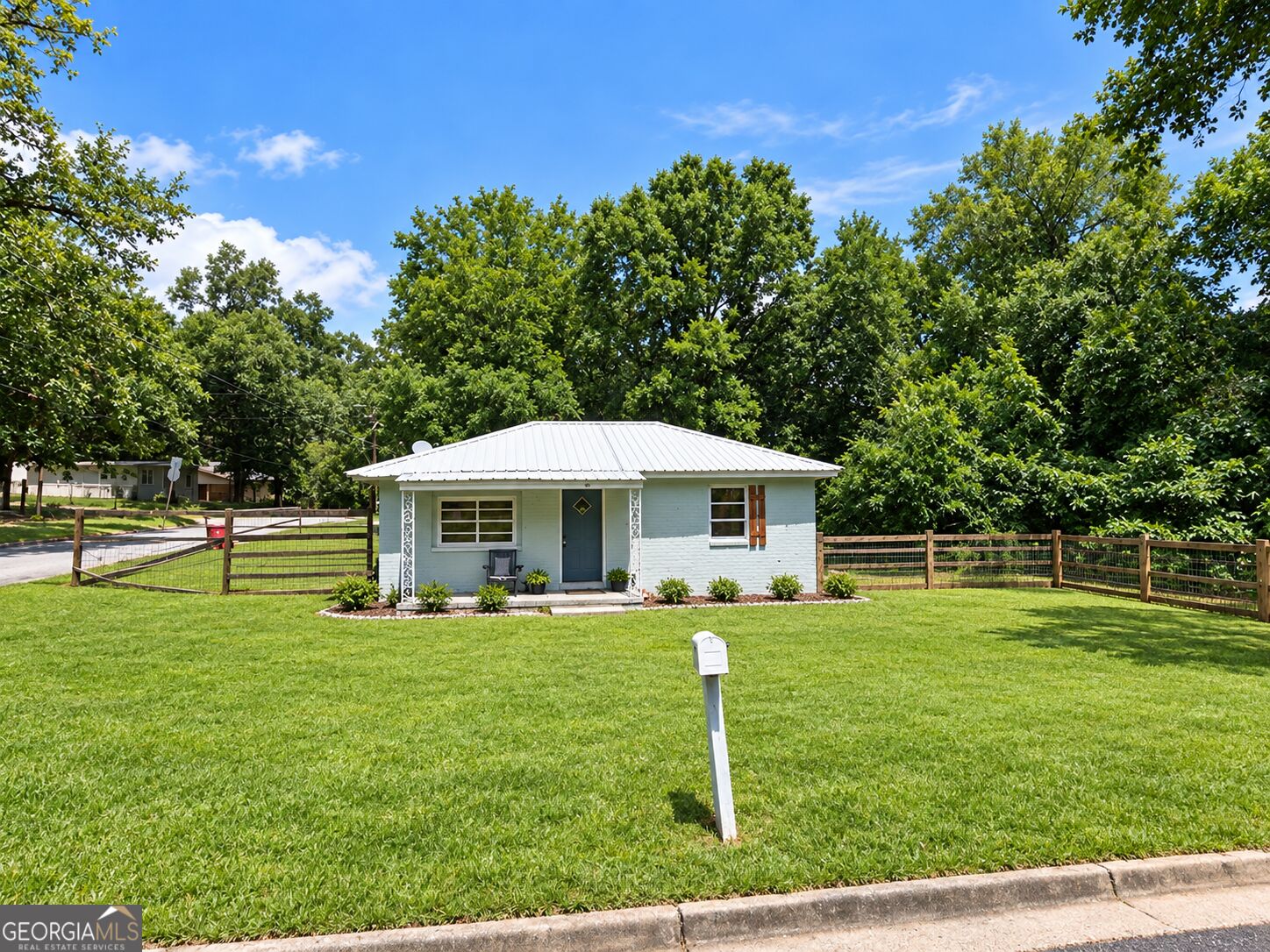 861 Wallace Rd — photo
