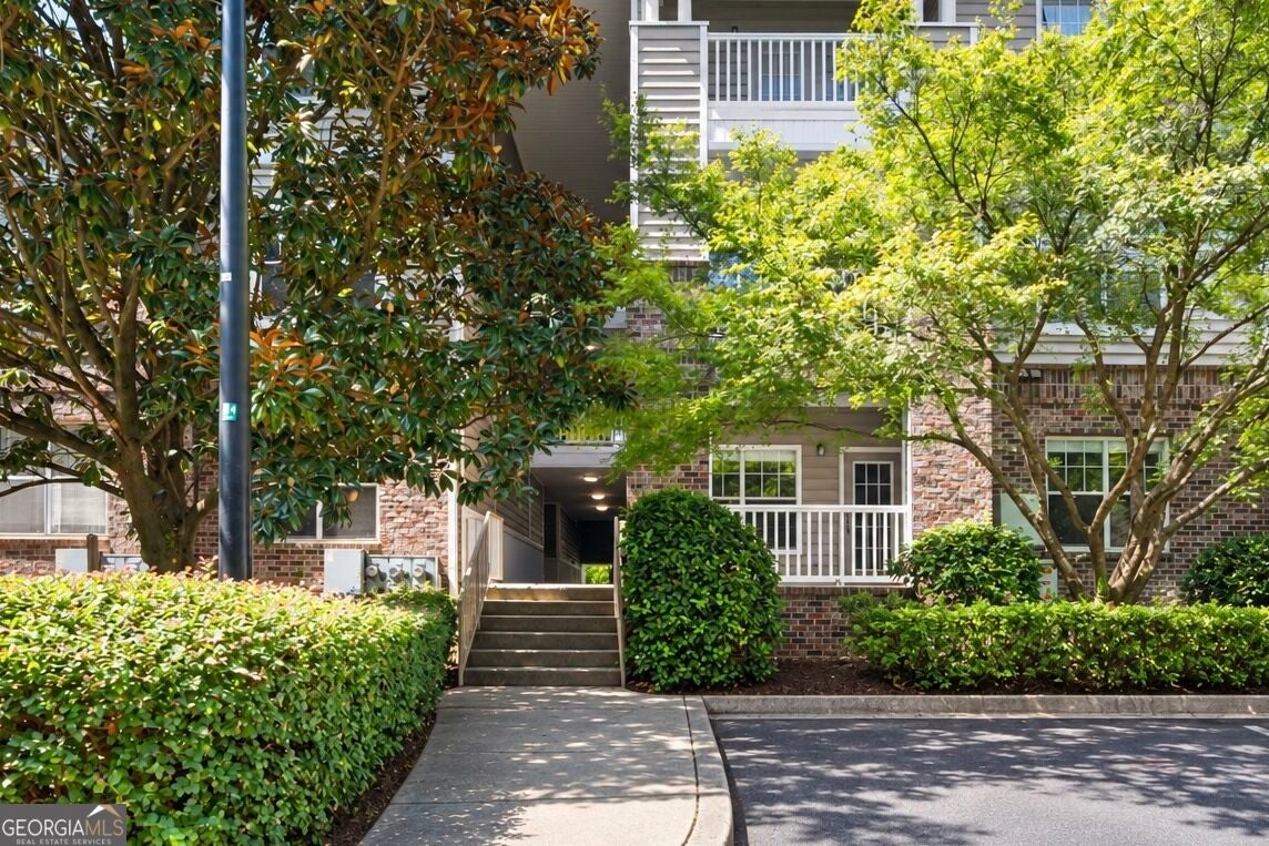 2700 Pine Tree Rd NE 2104 — photo
