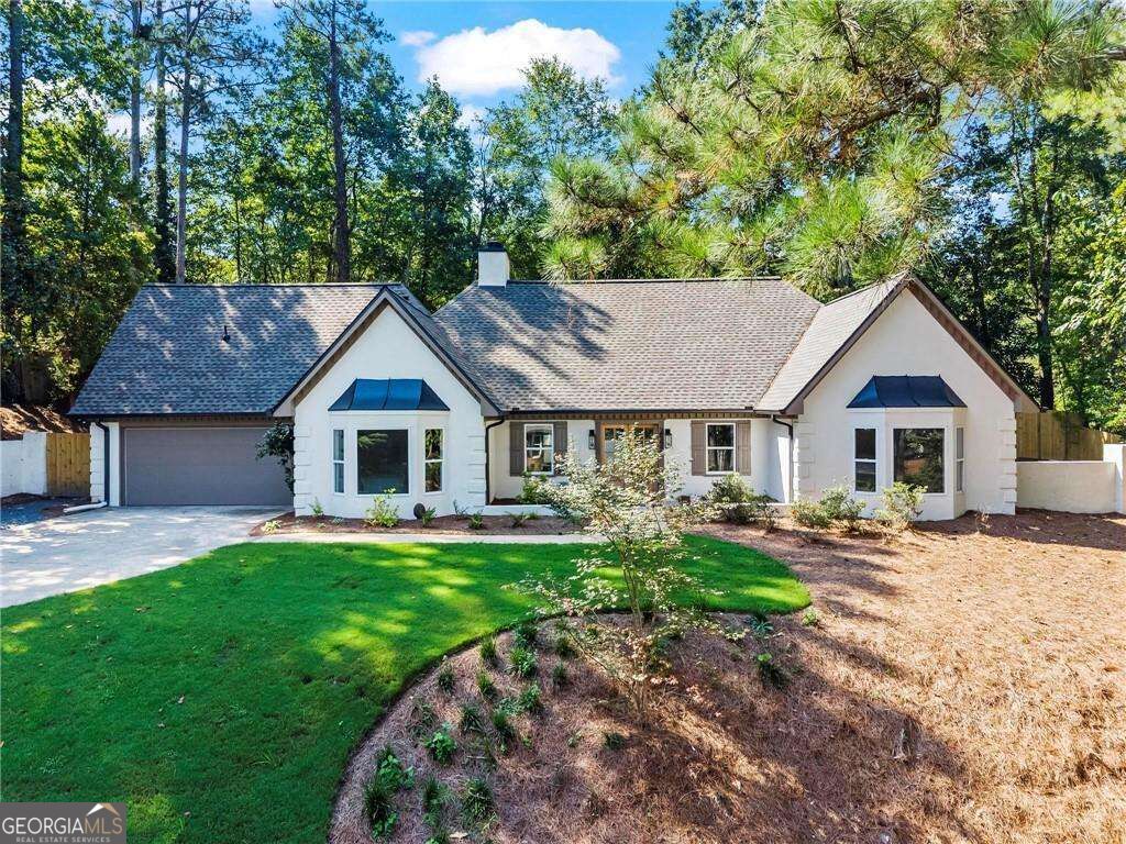 2552 Hollycreek Dr NE — photo