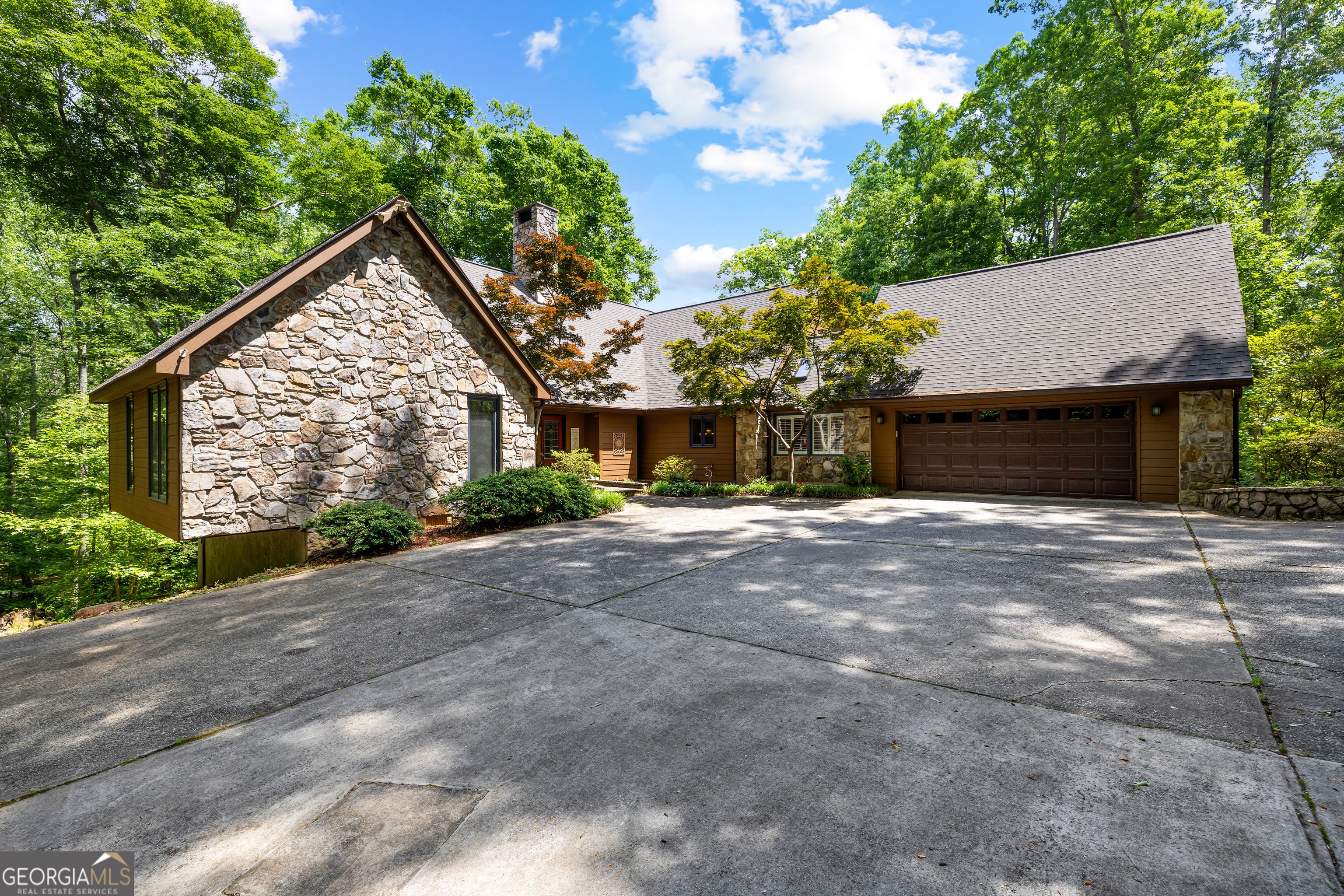 15 Red Bud Trl — photo