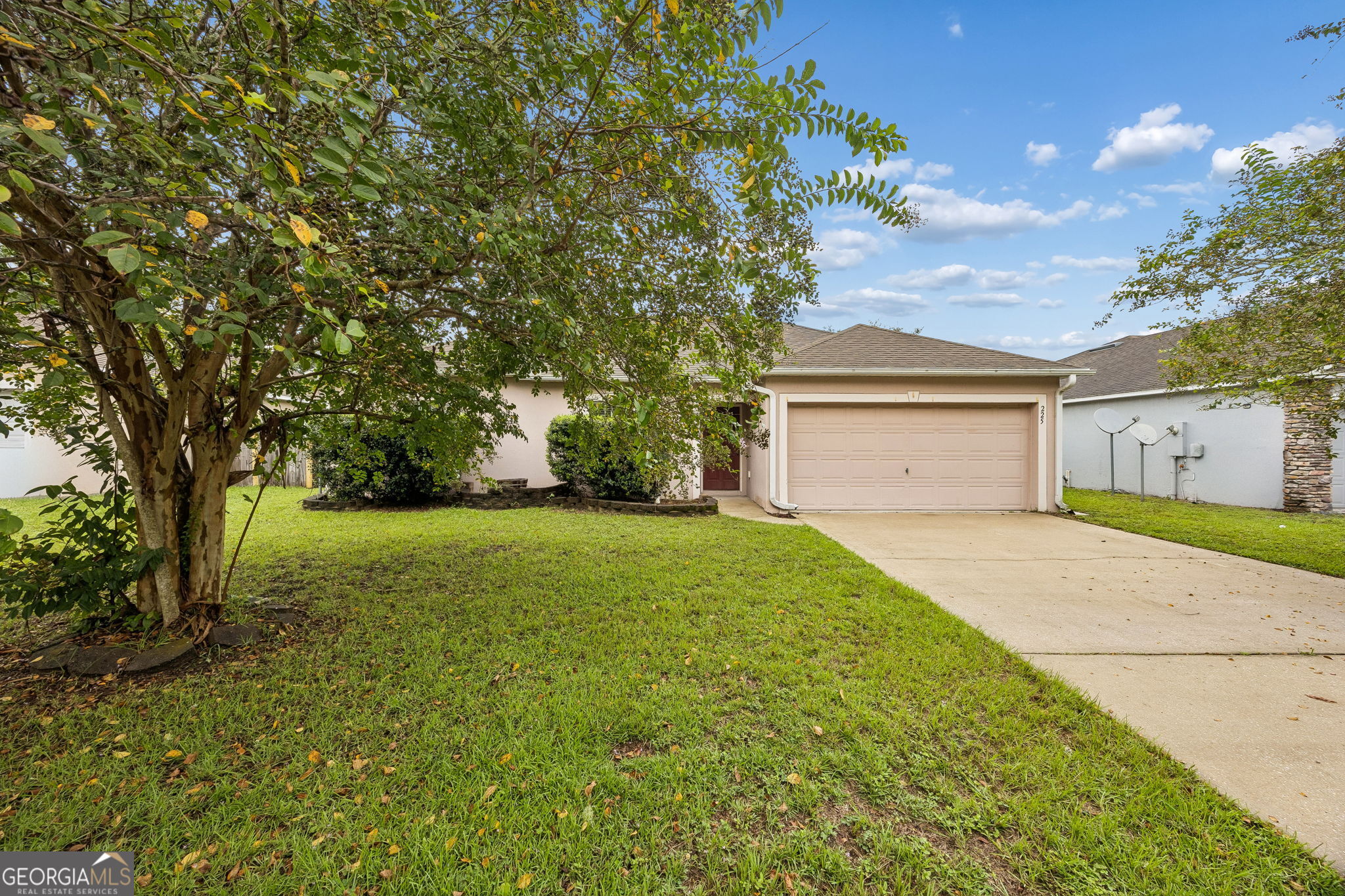 225 Pine Bluff Dr — photo