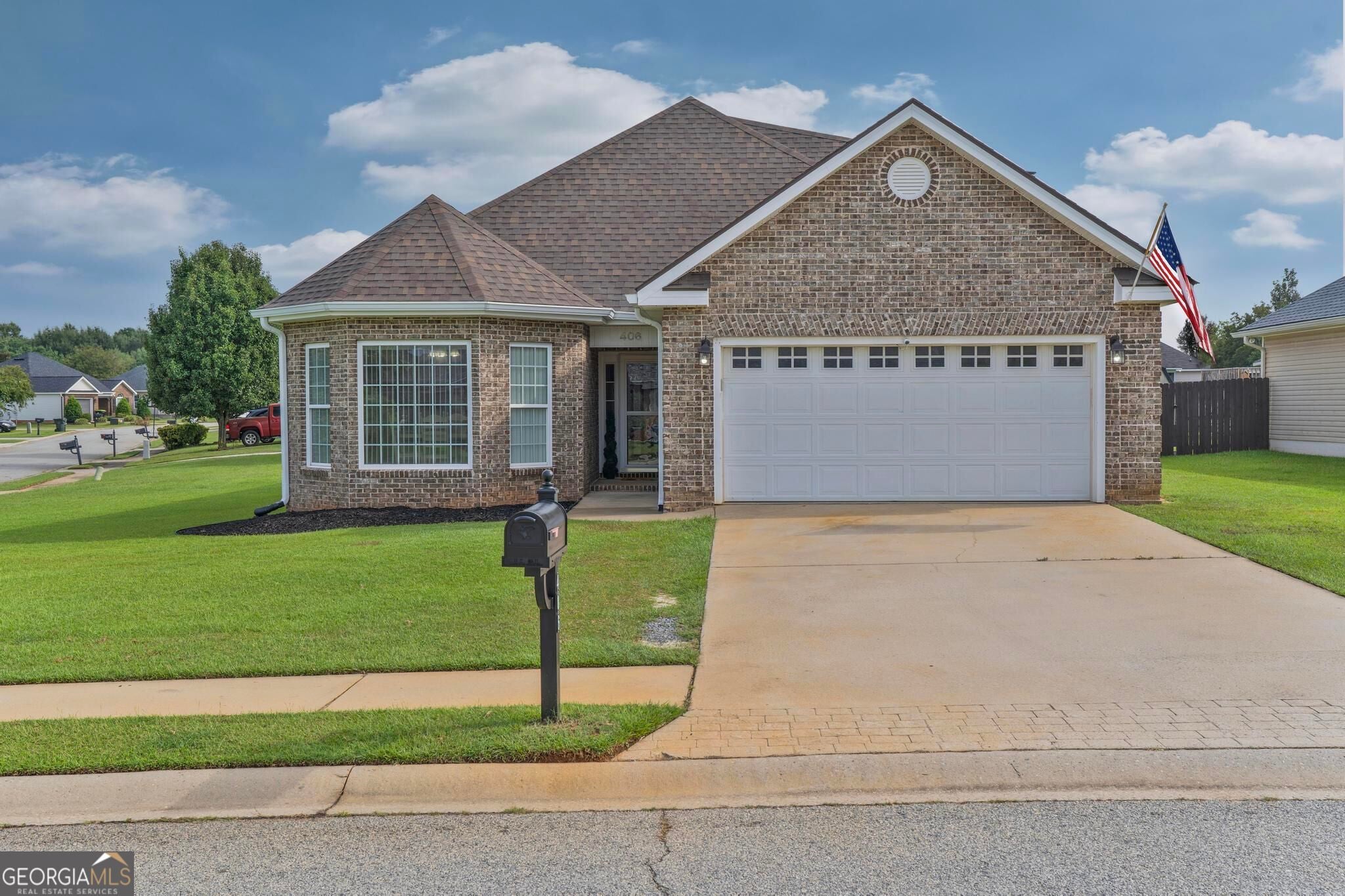 406 Sundowner Dr — photo