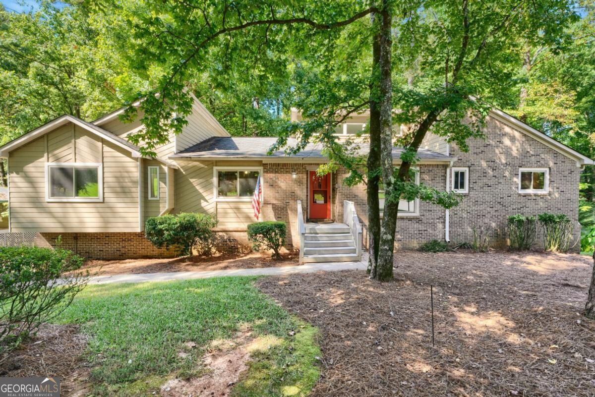 4004 Woodridge Ct — photo