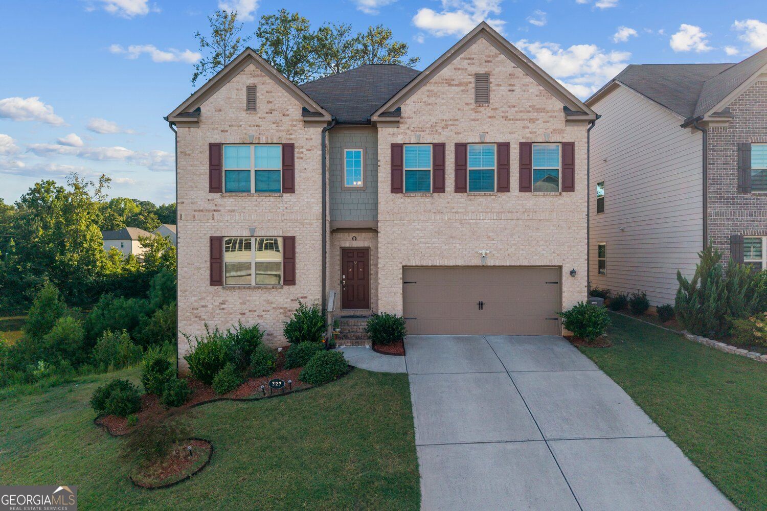 327 Round Pond Dr — photo