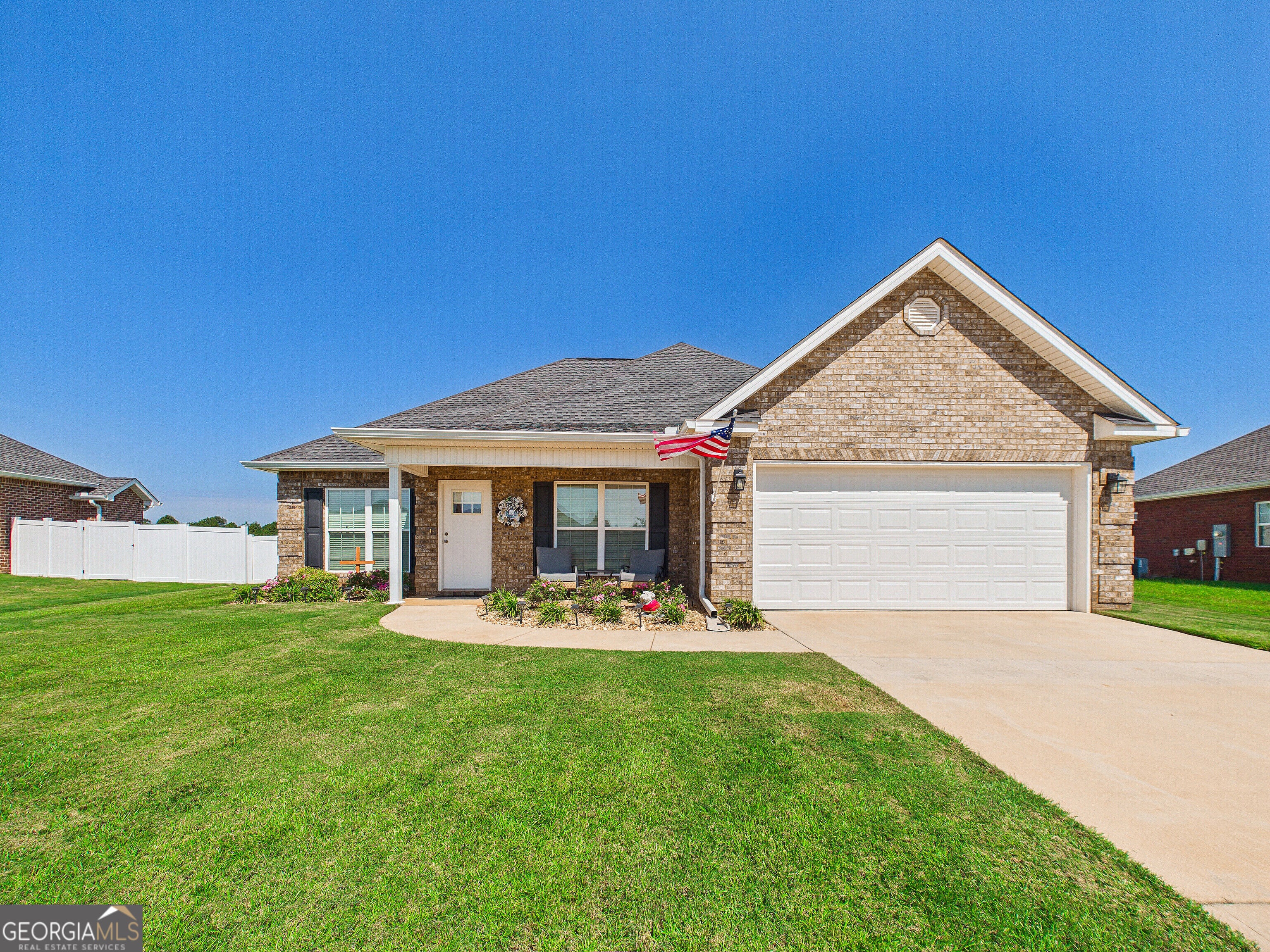 425 Lamplight Dr — photo
