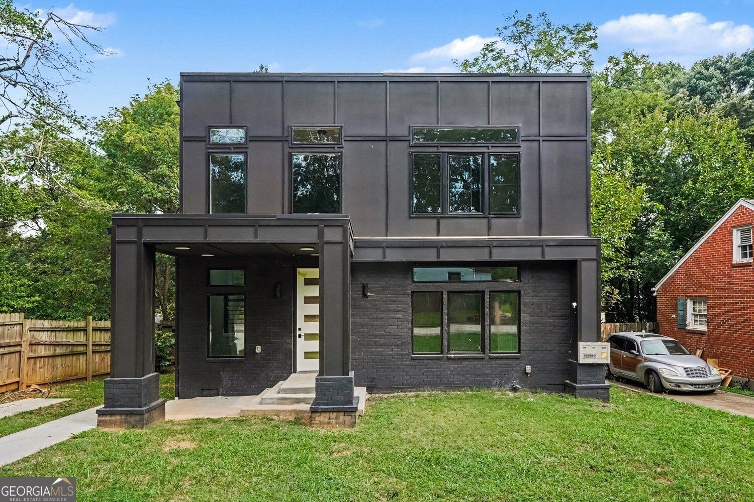 2402 Lynn Iris Dr — photo