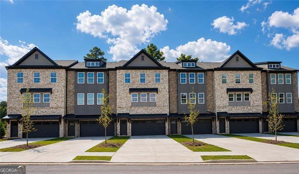 1345 Shree Dr 39 — photo