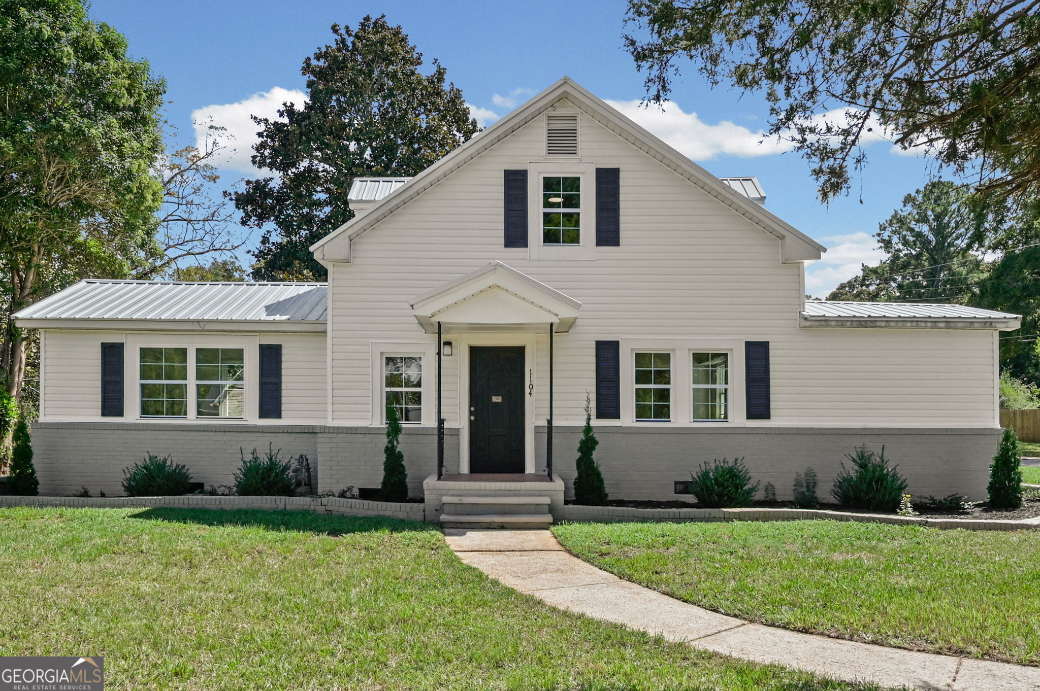 1104 E McIntosh Rd — photo