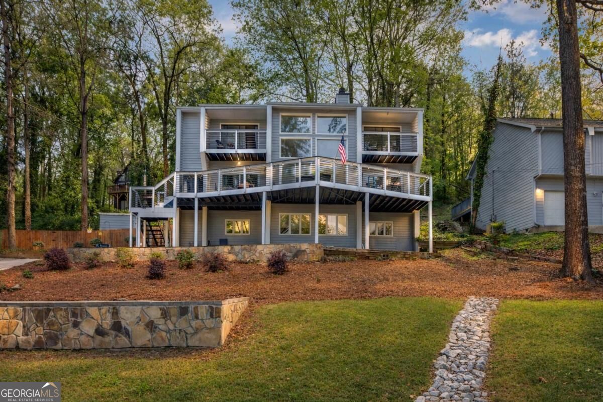 8515 Lake Dr — photo