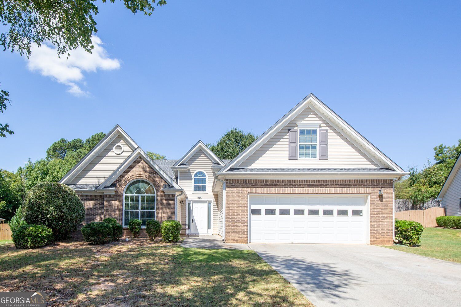 3160 Victoria Park Dr NE — photo