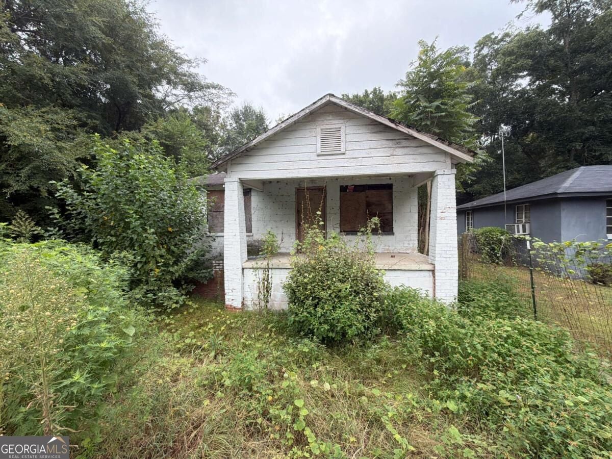 1450 May Ave — photo
