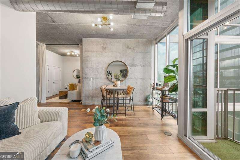 923 Peachtree St NE 1221 — photo