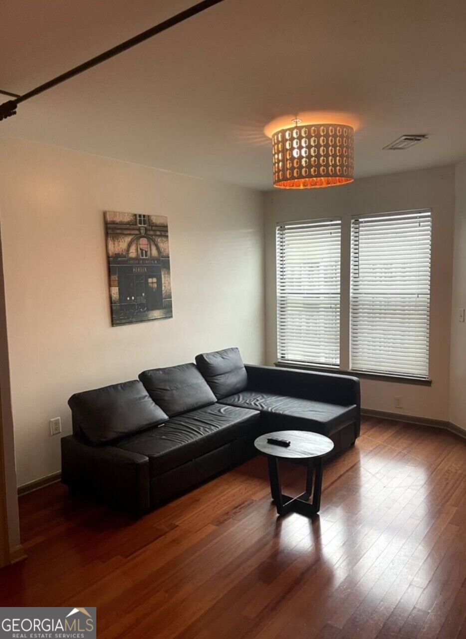 898 Oak St 3423 — photo