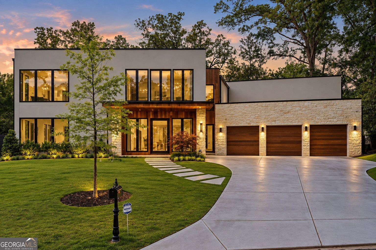 3566 Cantrell Rd NE — photo