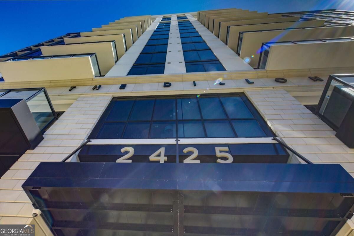 2425 Peachtree Rd NE 1605 — photo