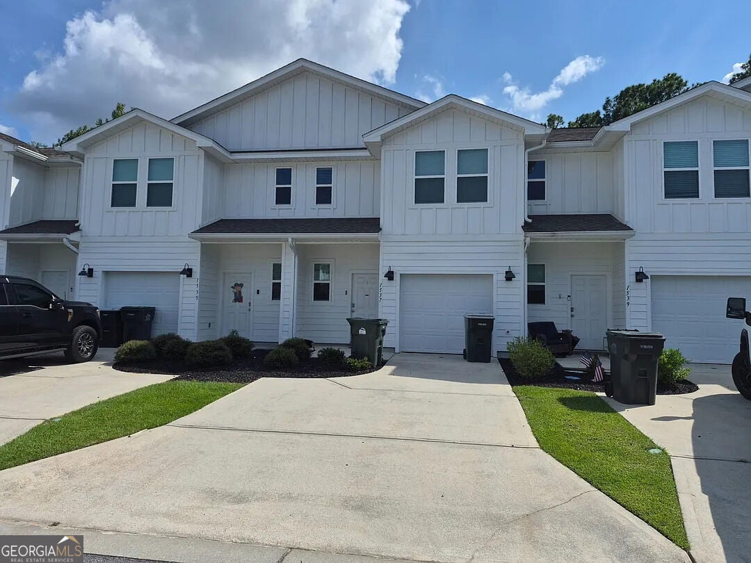 1537 Farragut Way — photo