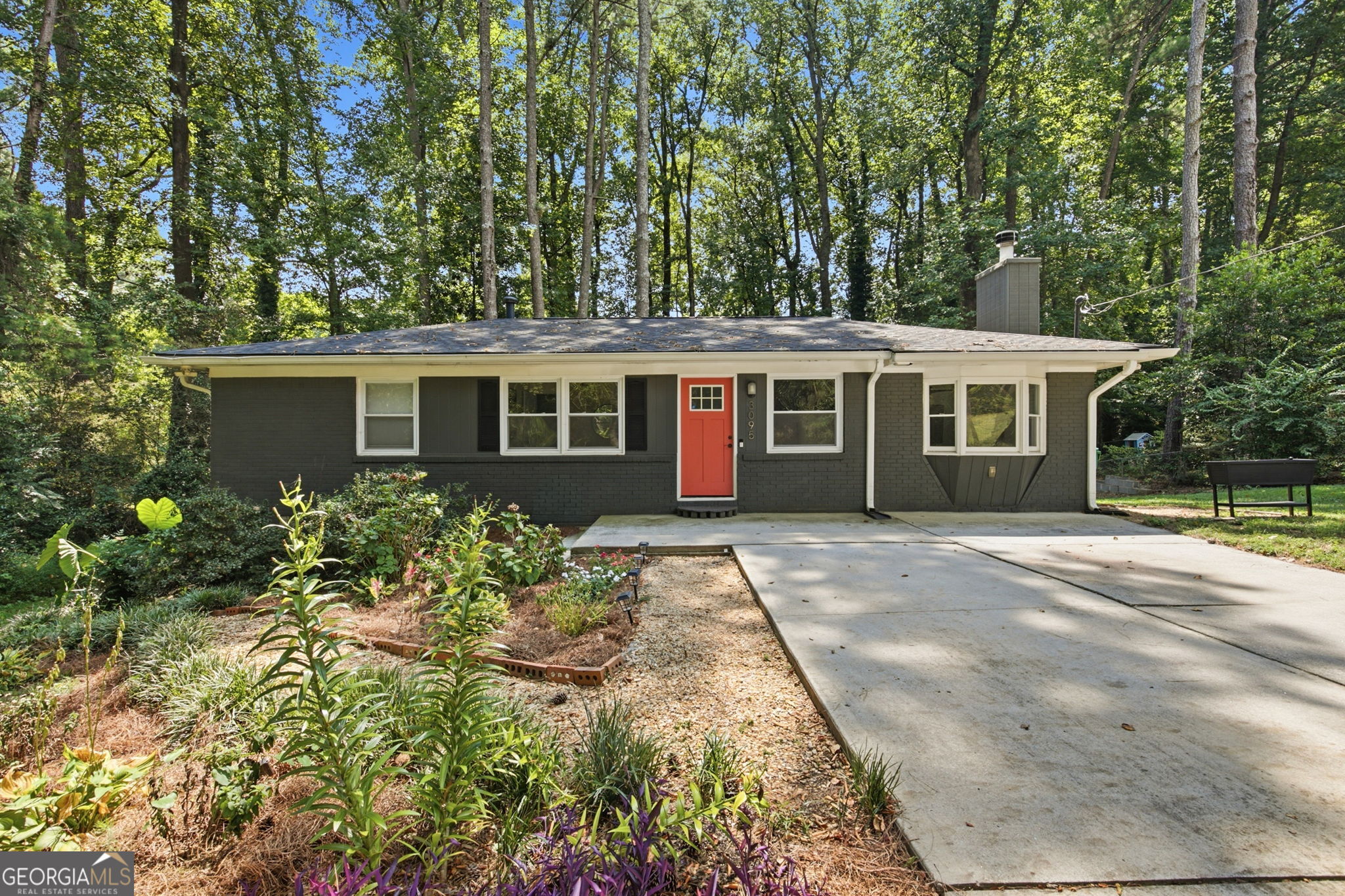 3095 Hollywood Dr — photo