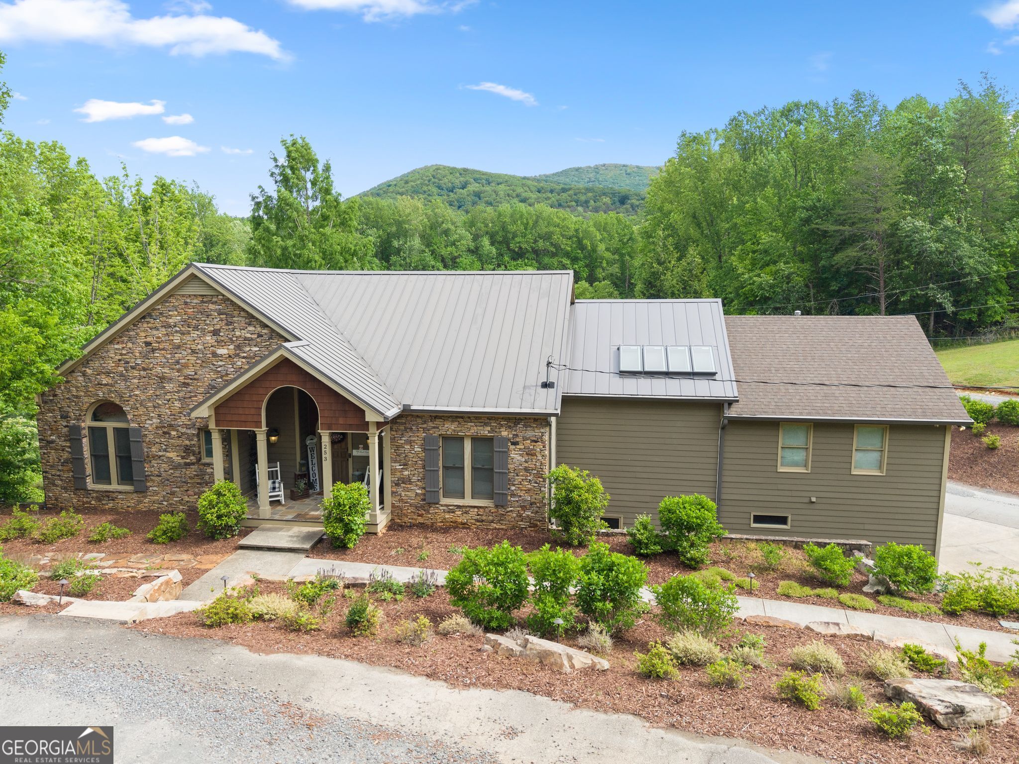 253 Happy Trails Way — photo