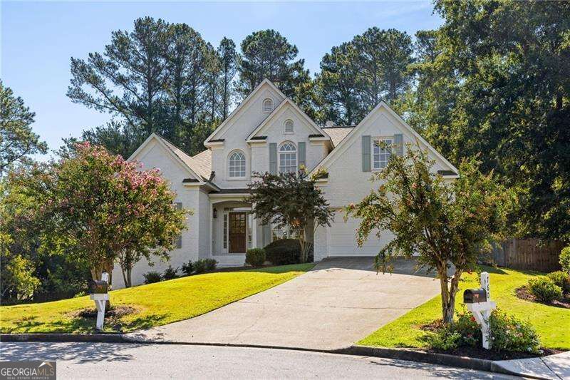 770 Heathland Dr — photo