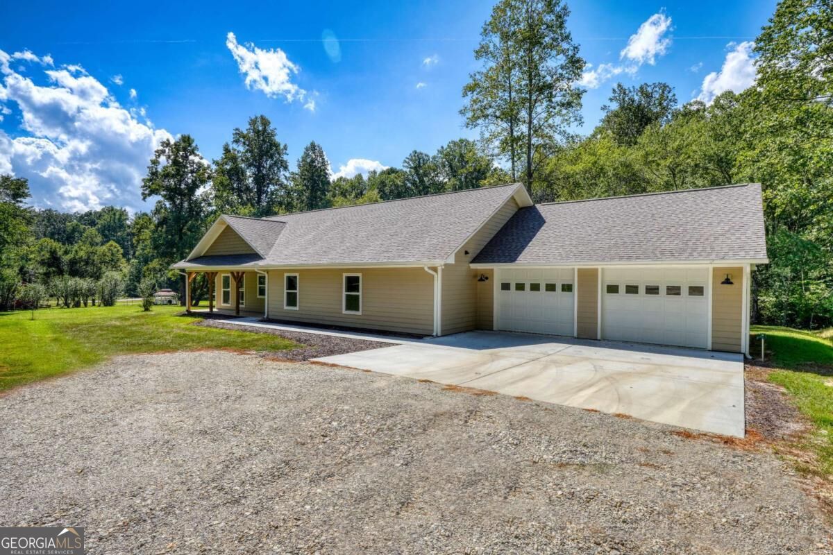590 Pinebrook Dr — photo