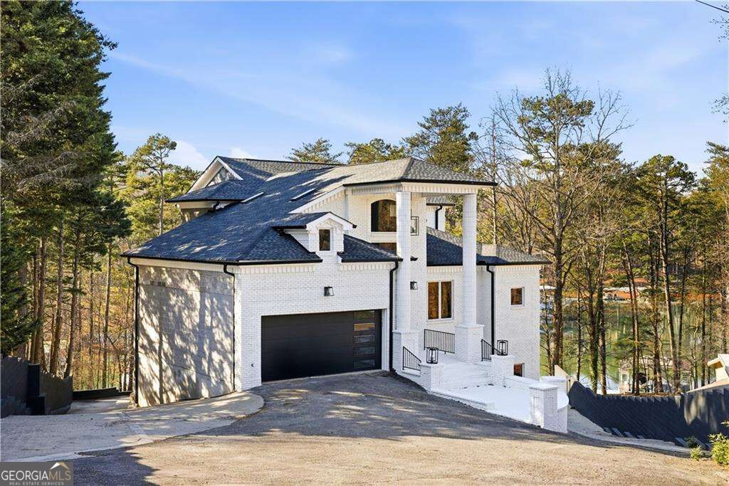 2390 Peachtree Rd — photo