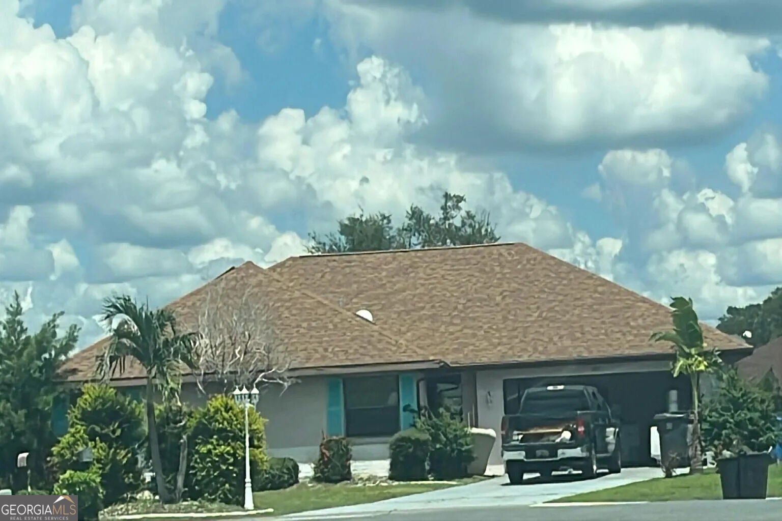 300 Thorn Hill Pl — photo