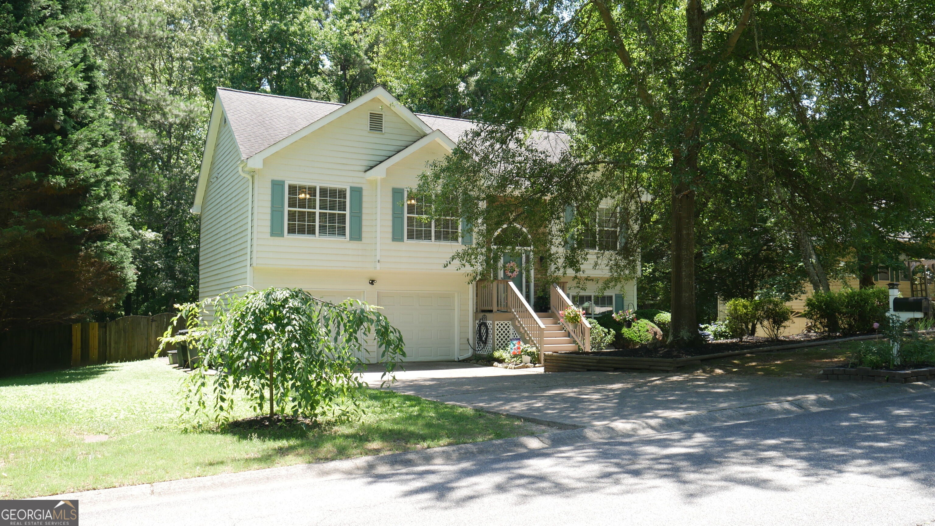 3257 Camens Way — photo