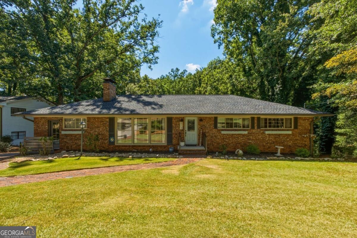 613 Holly Dr NW — photo