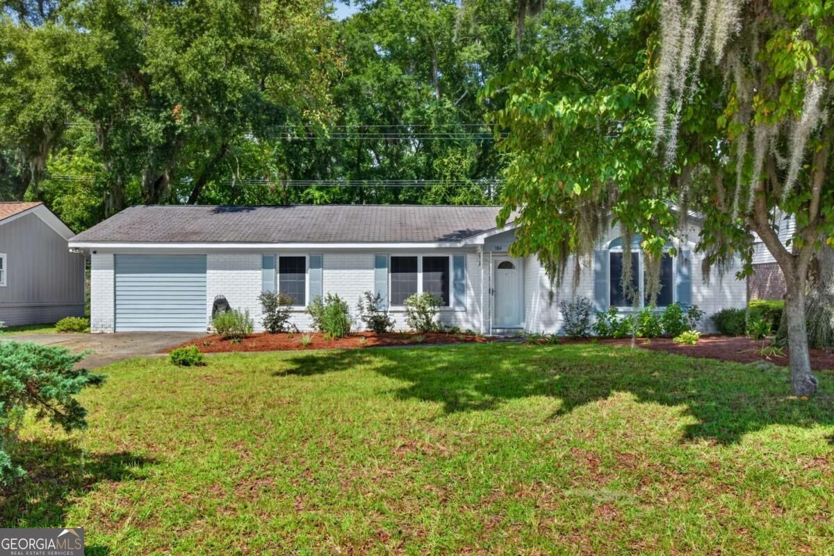 106 Greenbriar Dr — photo