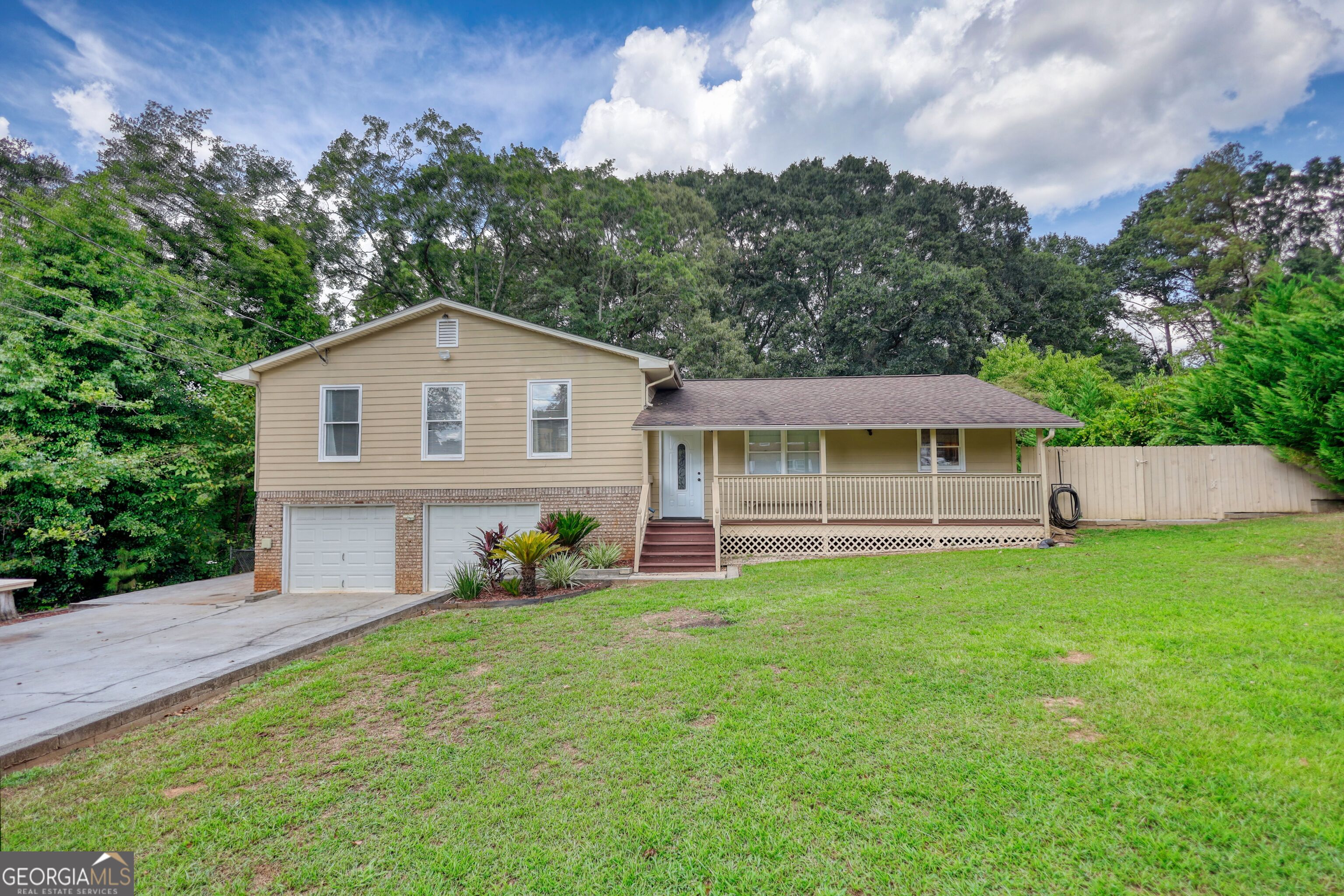 1042 Duke Dr SE — photo