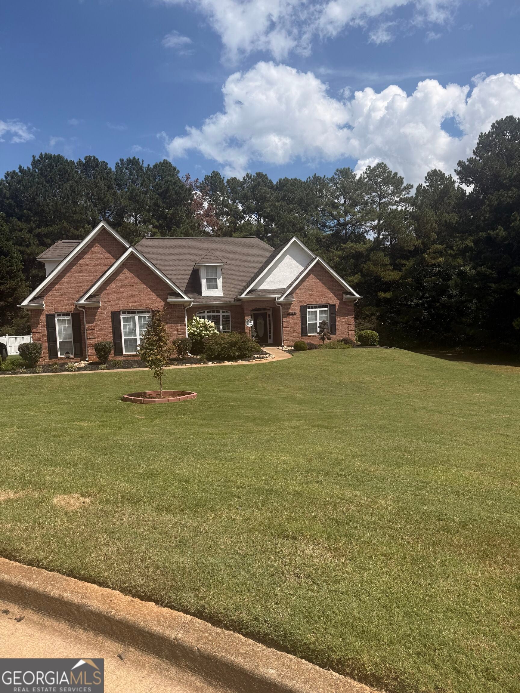1008 Elaine Ct — photo