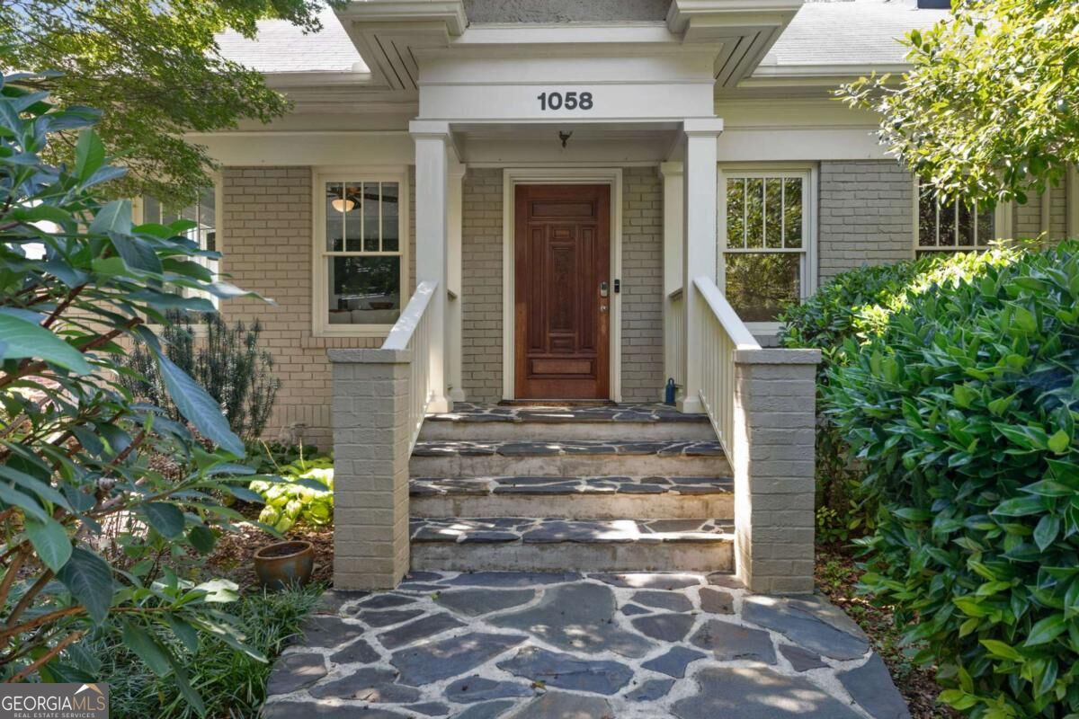 1058 Rosedale Rd NE — photo