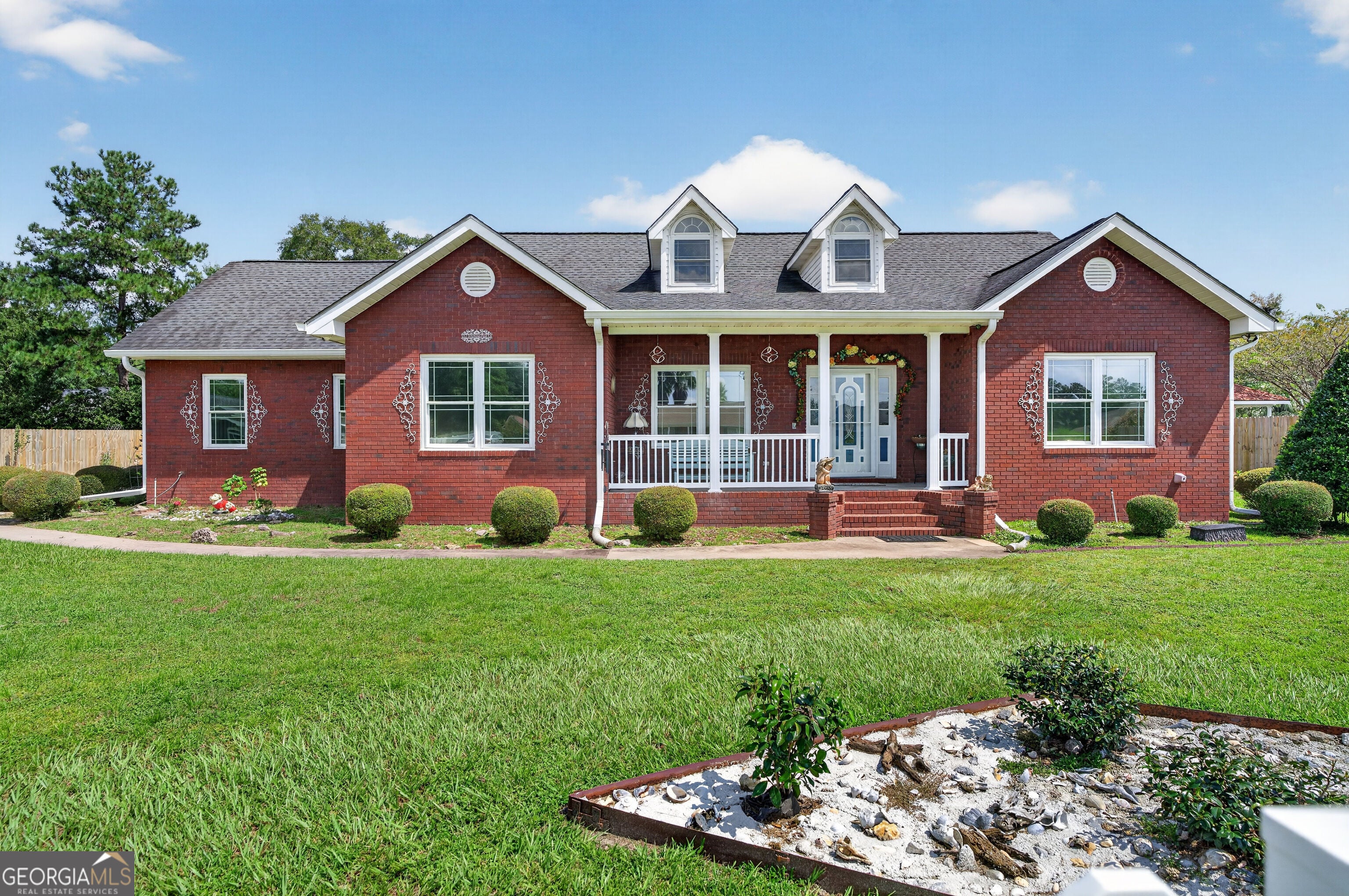932 Hitching Post Ln — photo
