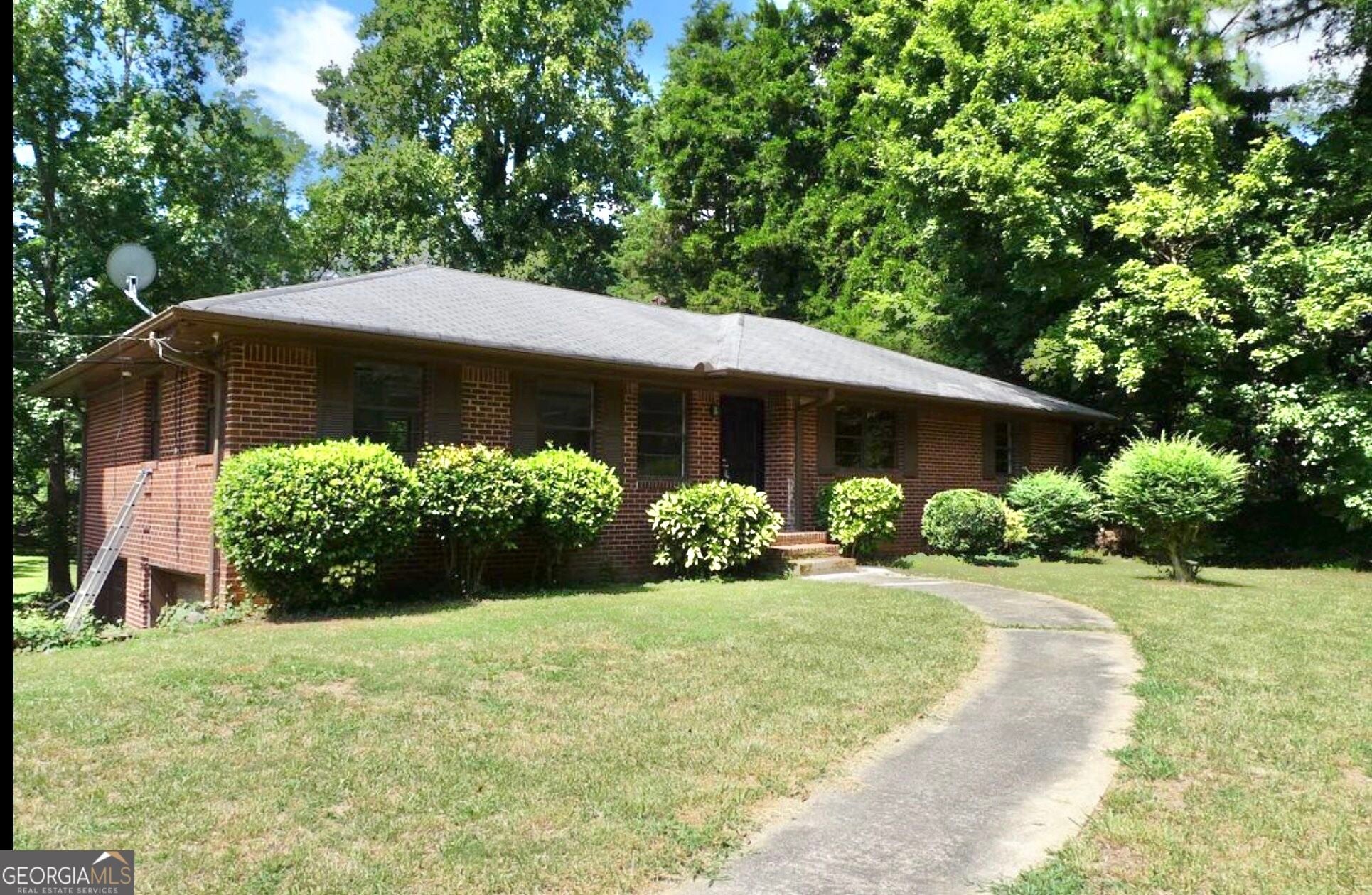 2808 Benjamin E Mays Dr SW — photo