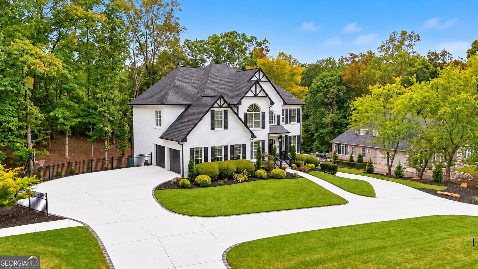 396 Collegiate Dr — photo