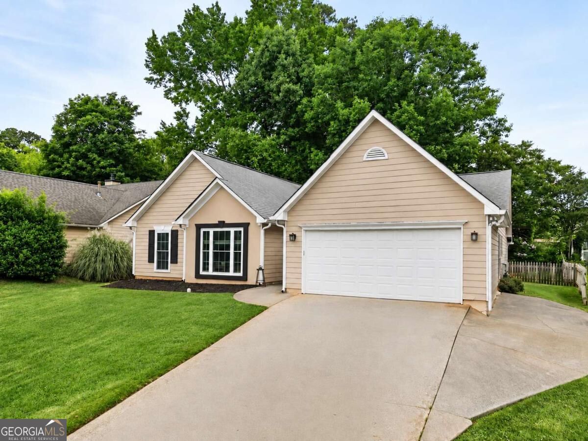 255 Paris Dr — photo