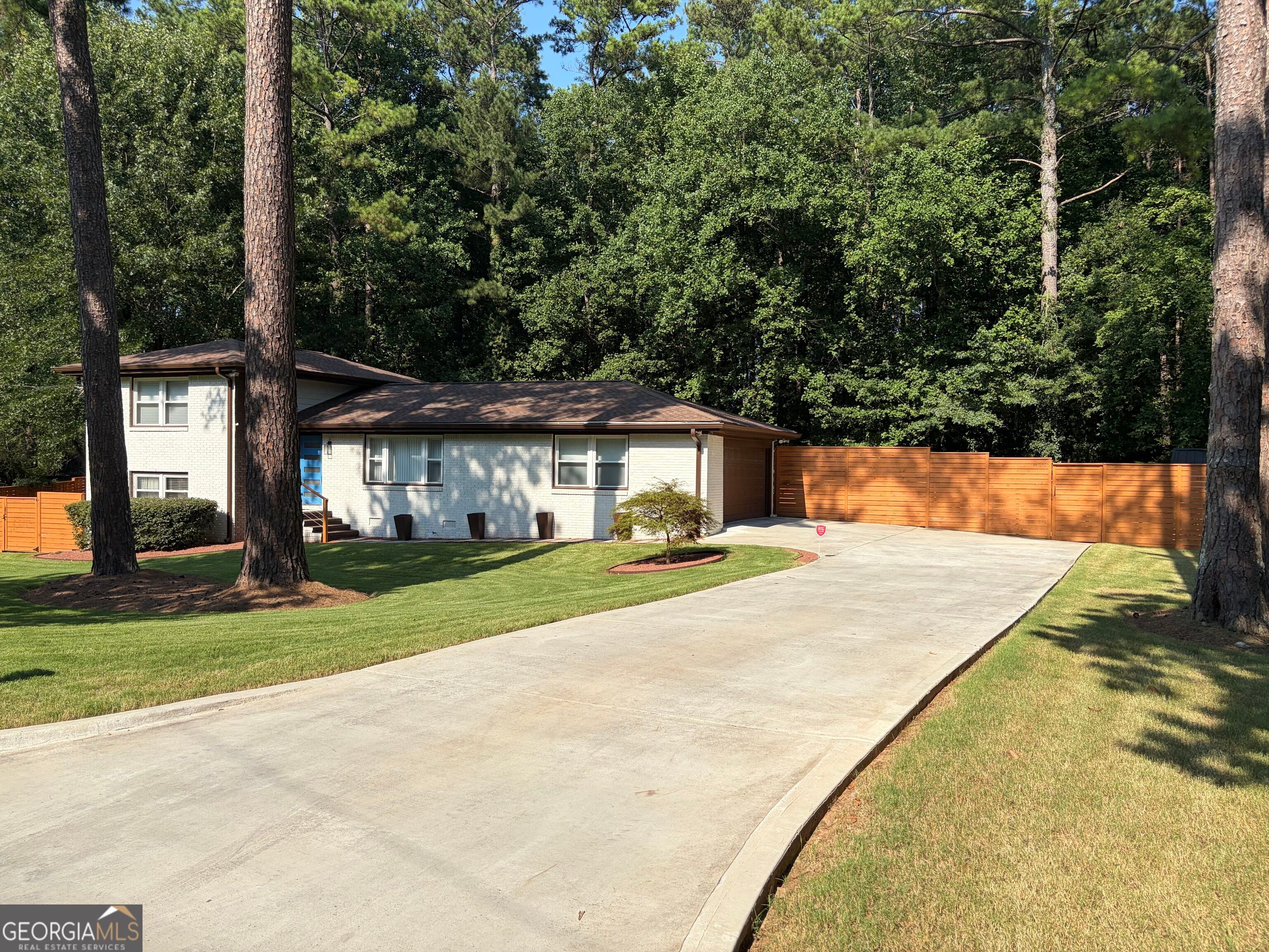 790 McKenzie Ct SW — photo