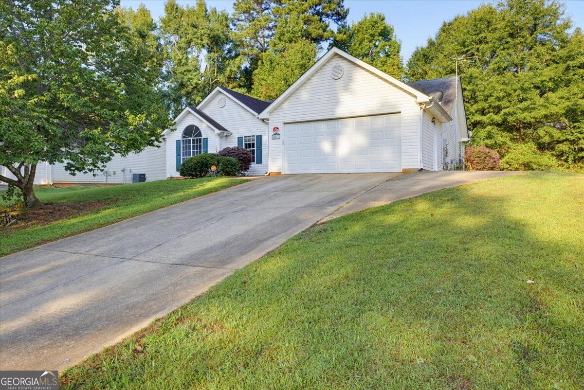 4037 Monarch Dr — photo