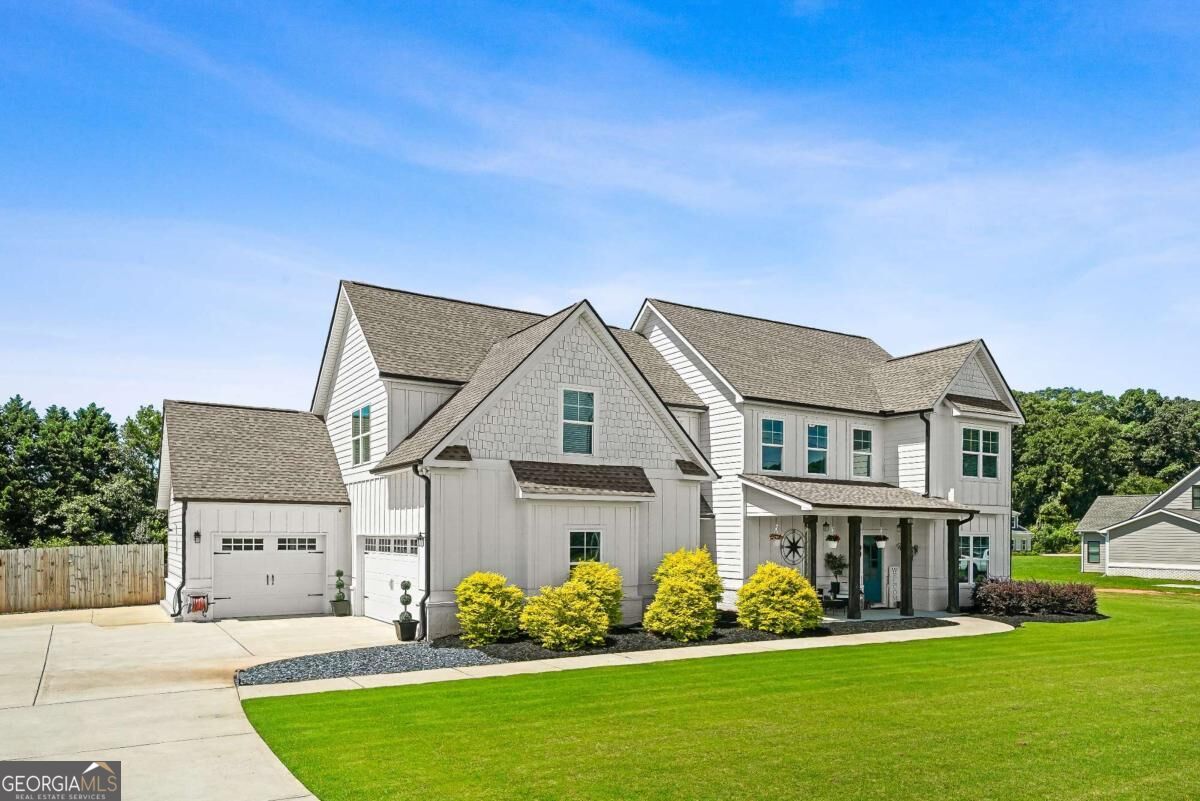 1538 E Lake Rd — photo