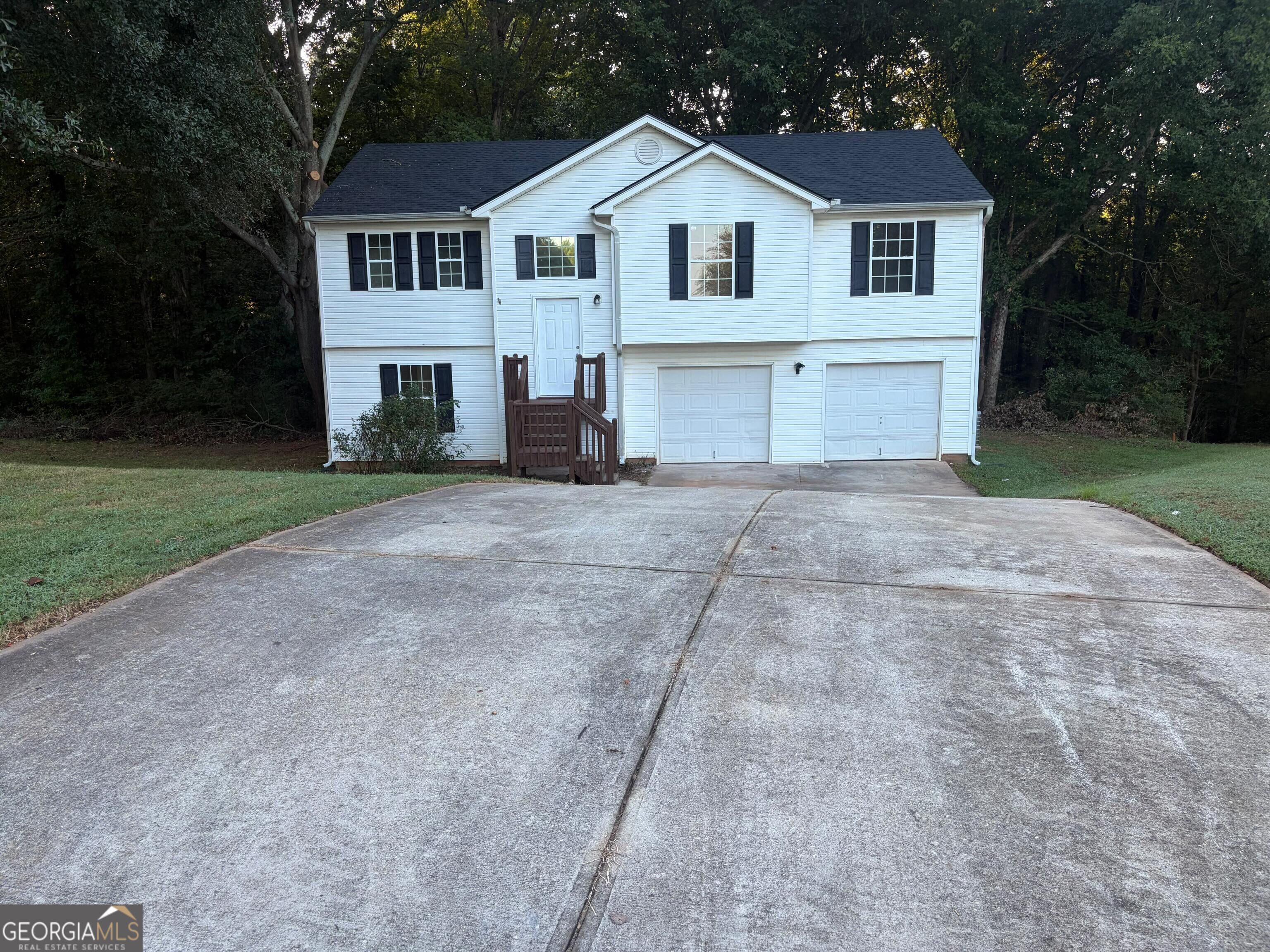 637 Skyland Dr — photo