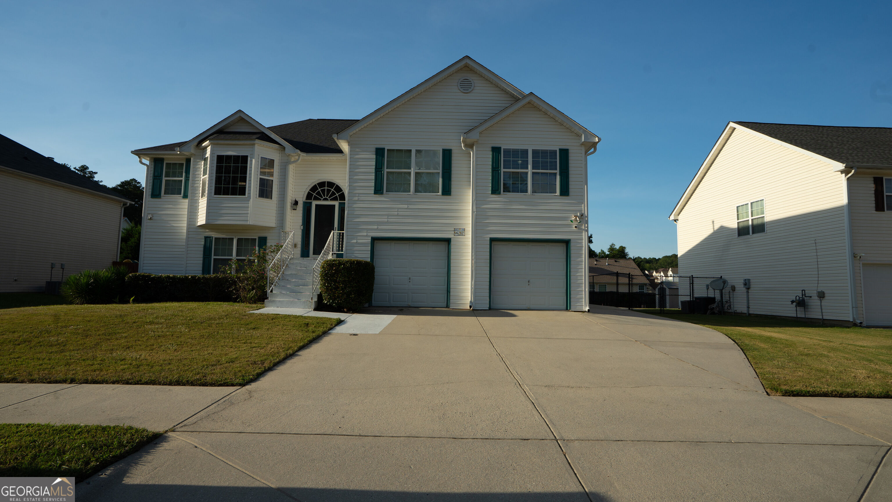 2010 Hillspring Ln — photo