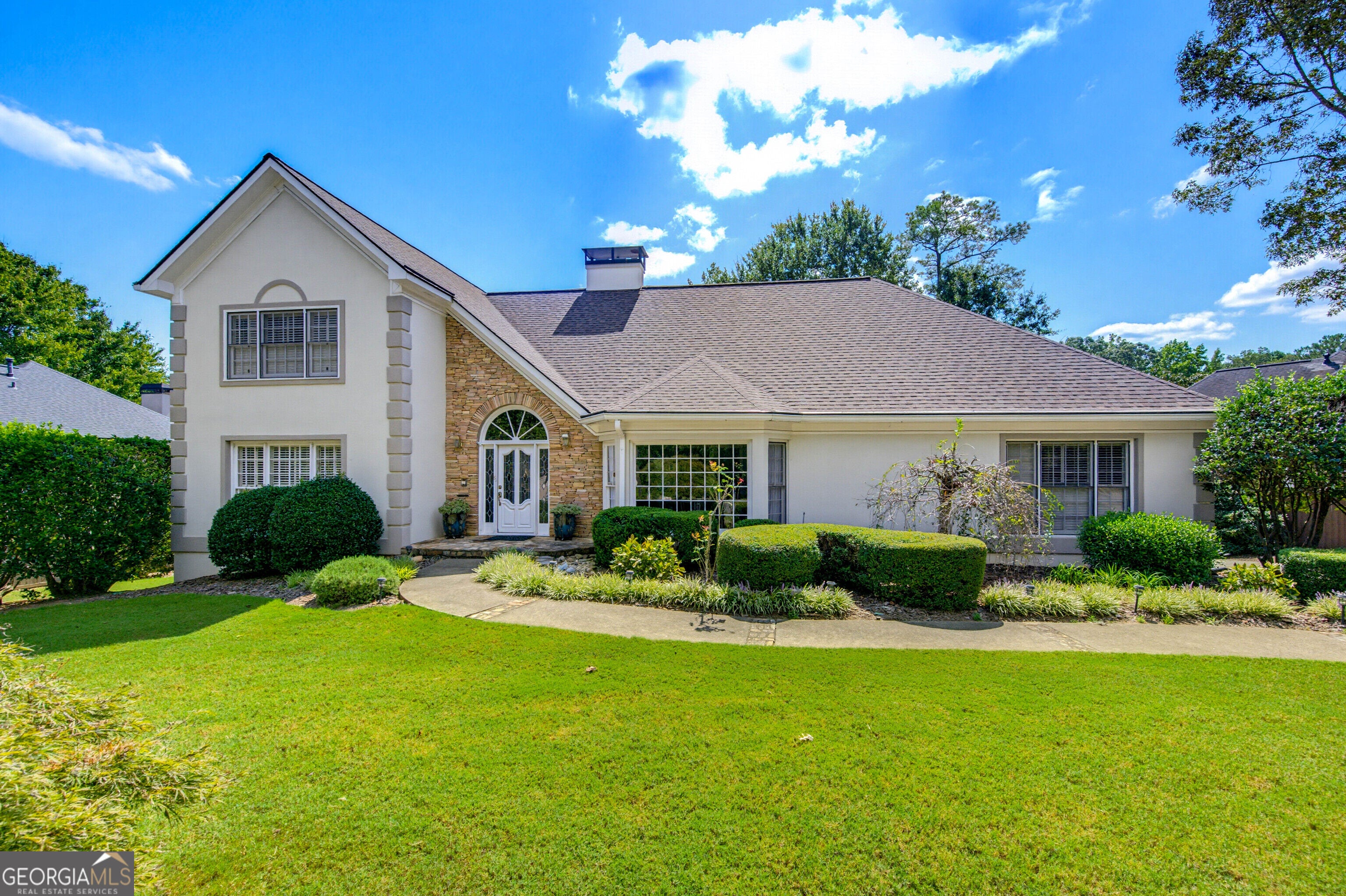 1001 Ashebrooke Ct NE — photo