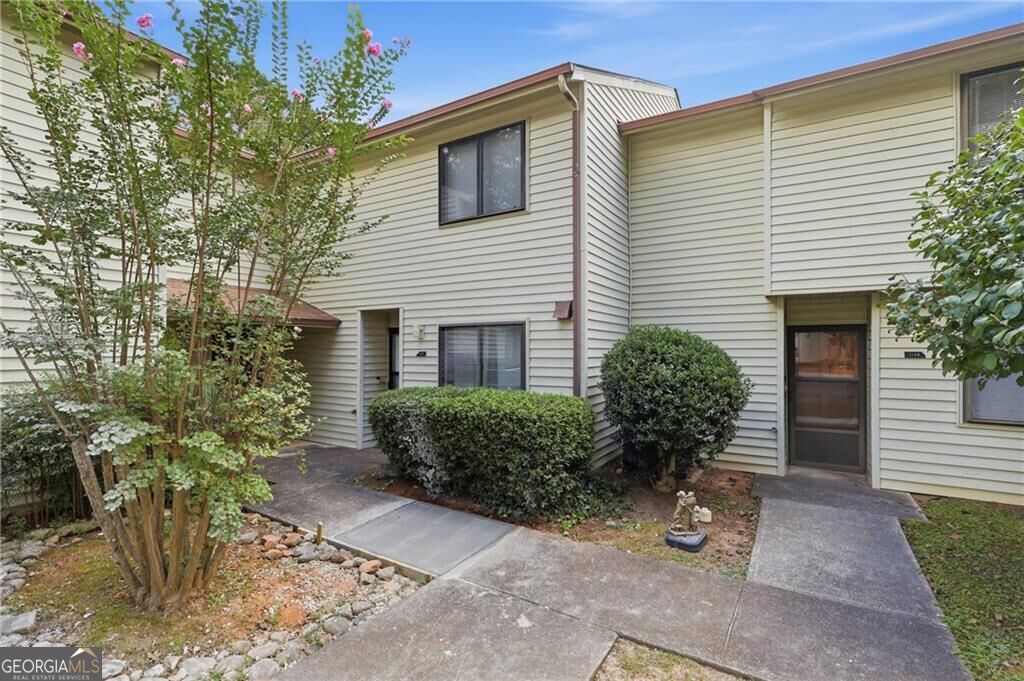 1144 Country Ct — photo