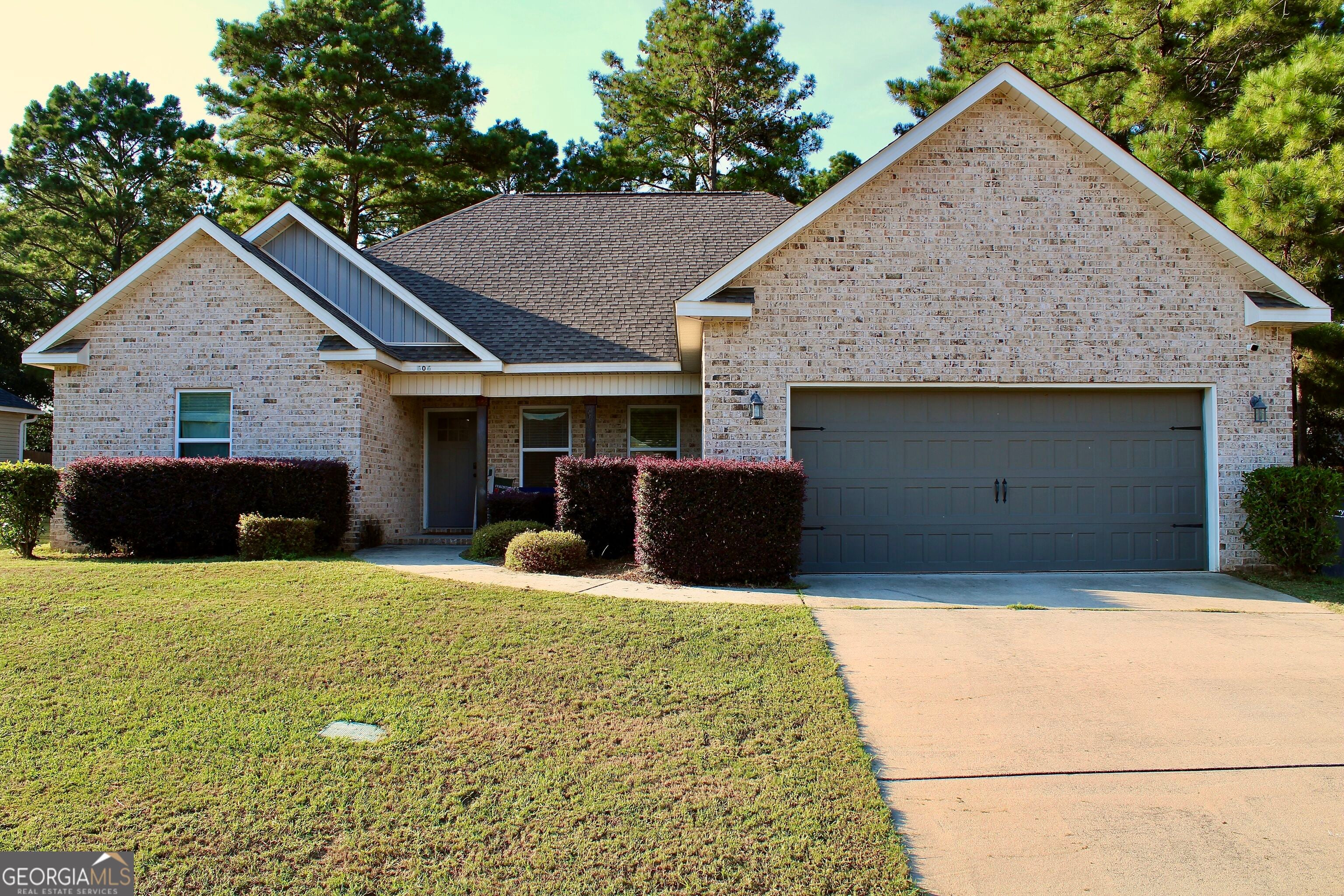 606 Amberley Ct — photo