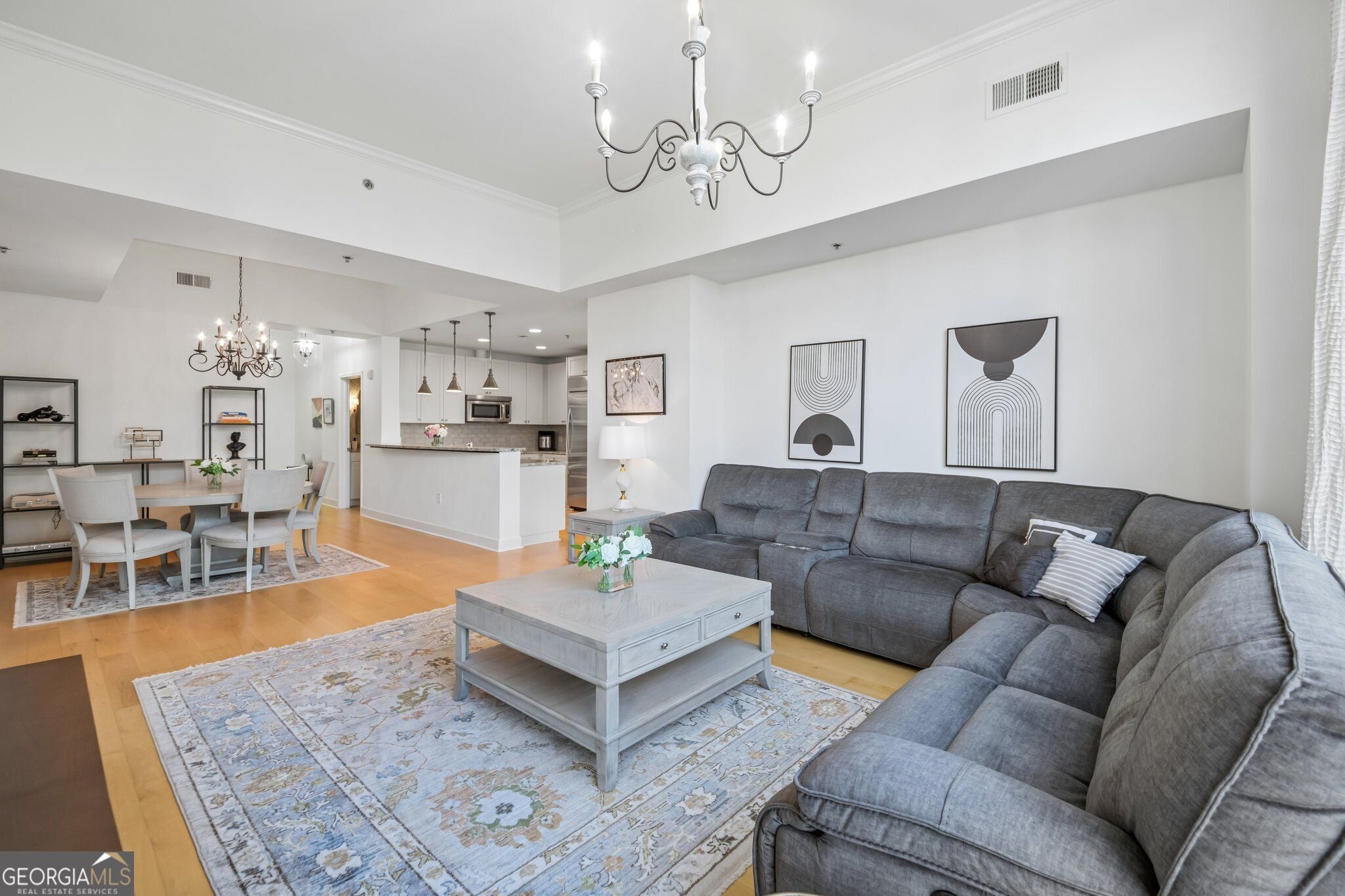2795 Peachtree Rd NE 405 — photo