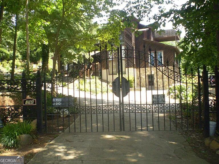 198 Evergreen Rd — photo
