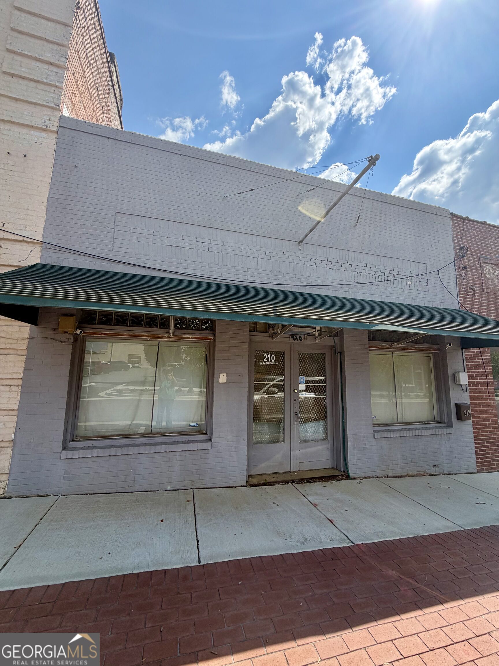 210 W Madison St — photo