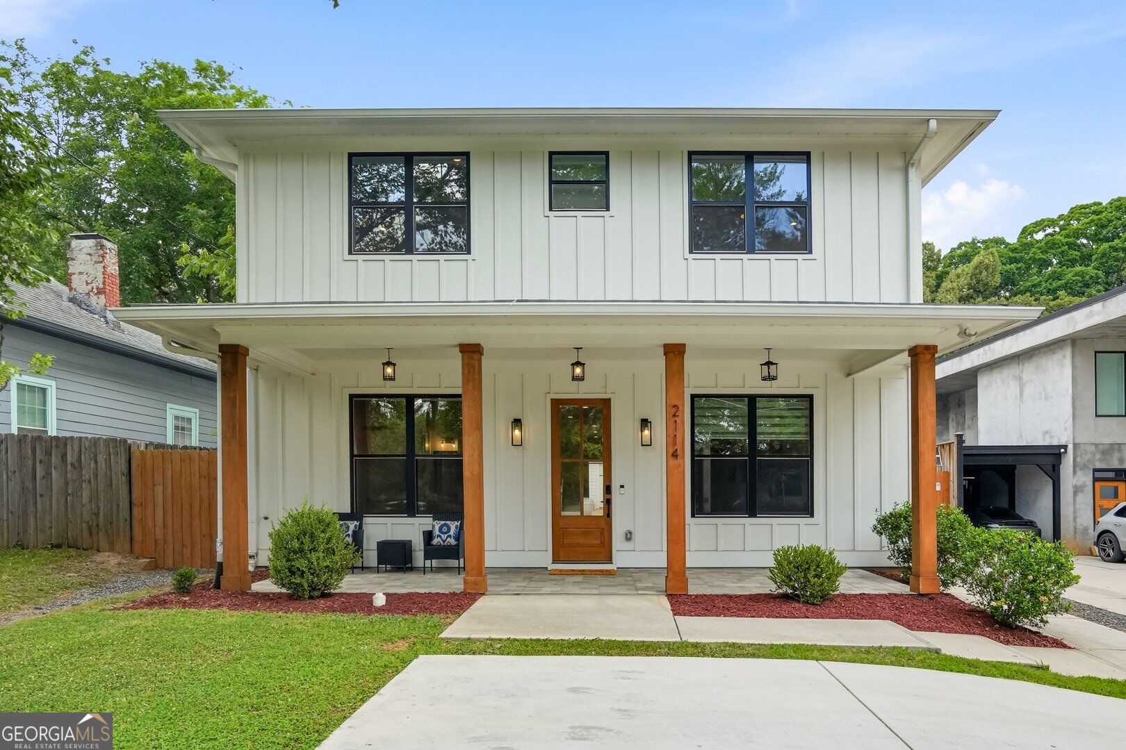 2114 Memorial Dr SE — photo